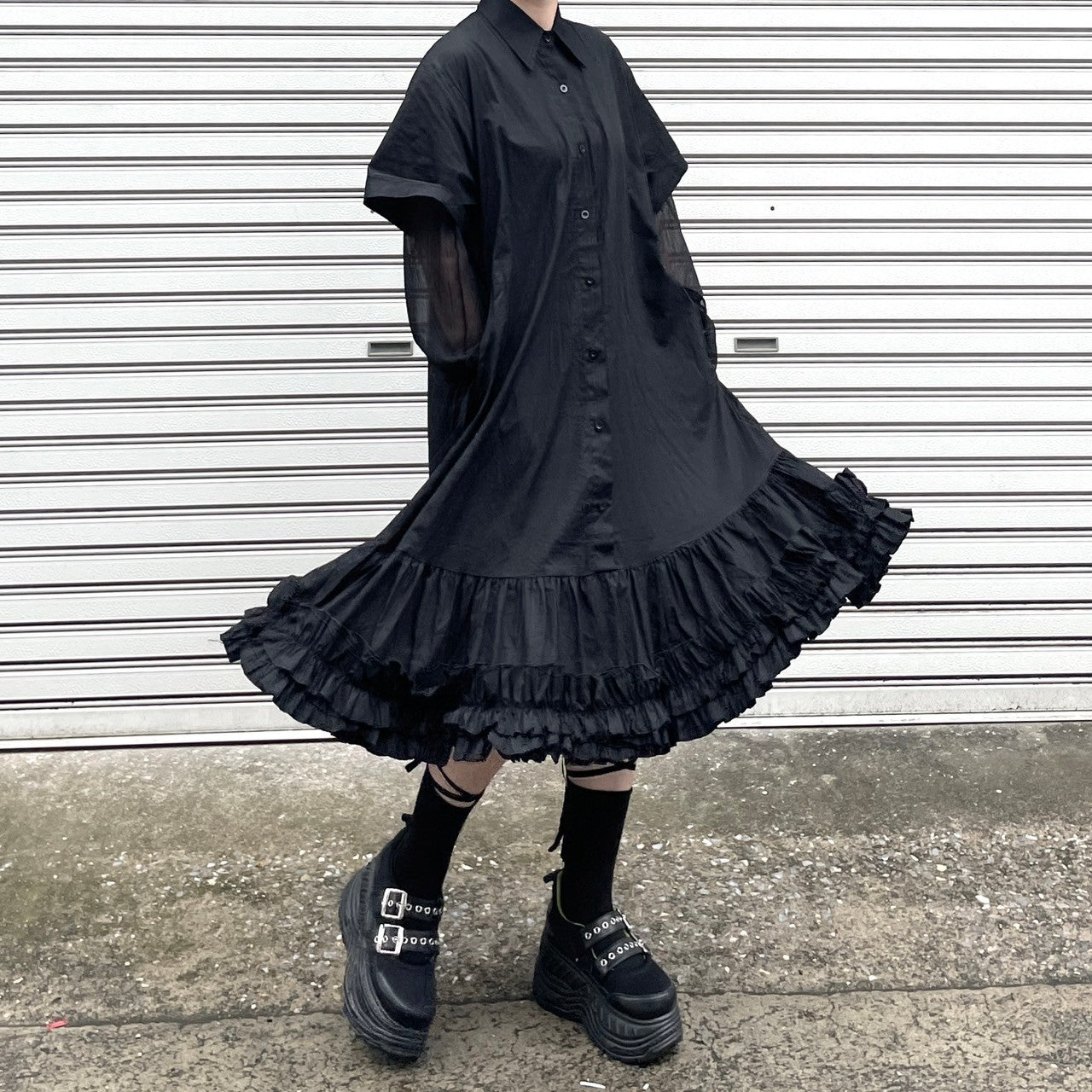 美品 TO BE CHIC カーキ色 裾フリルワンピース 46 美品 TO BE CHIC カーキ色 裾フリルワンピース 46